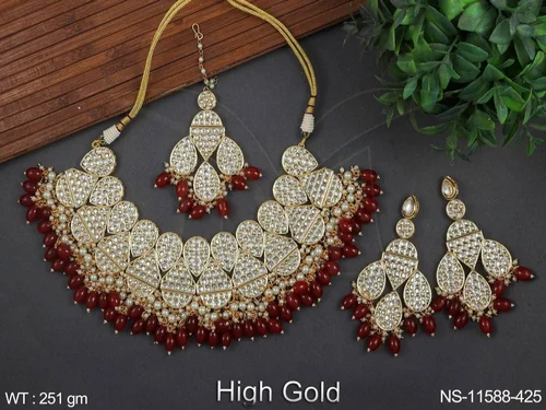 Kundan Jewelry High Gold Polish Beautiful Design Kundan Necklace Set from Manek Ratna