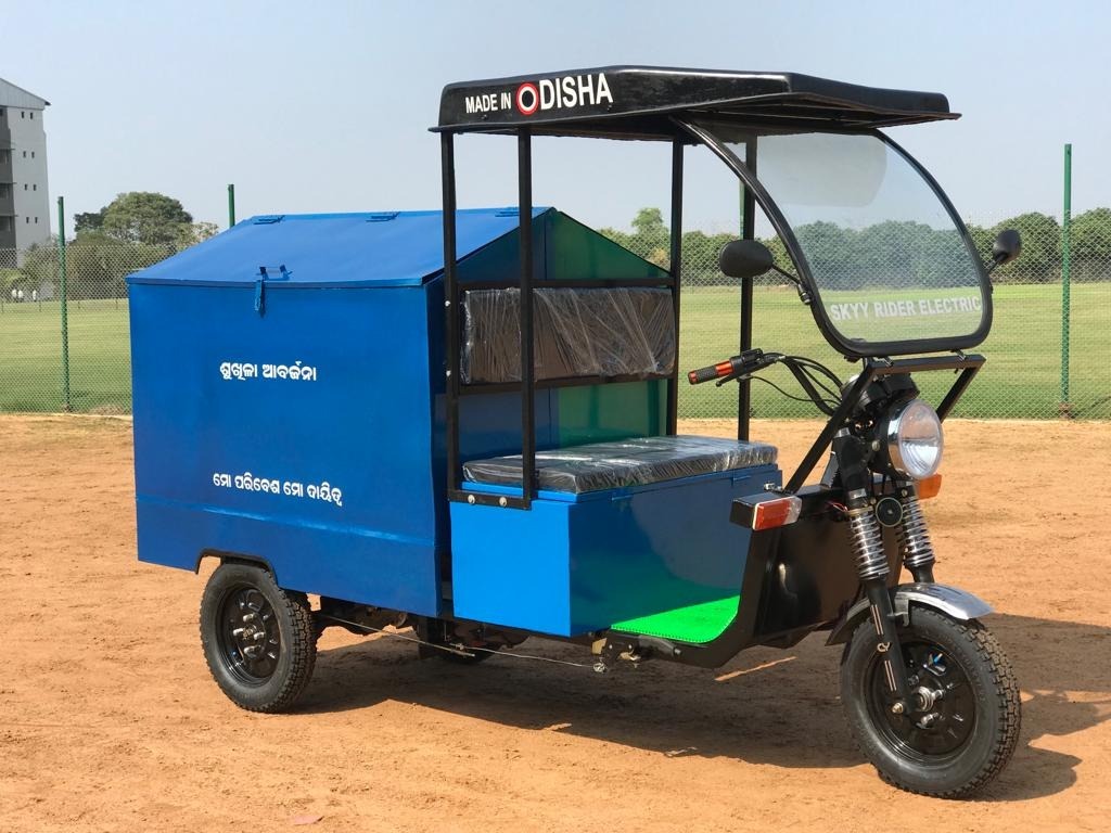 Electric garbage van