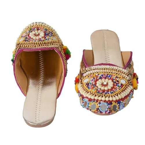 Ladies Traditional Embroidered Mojari