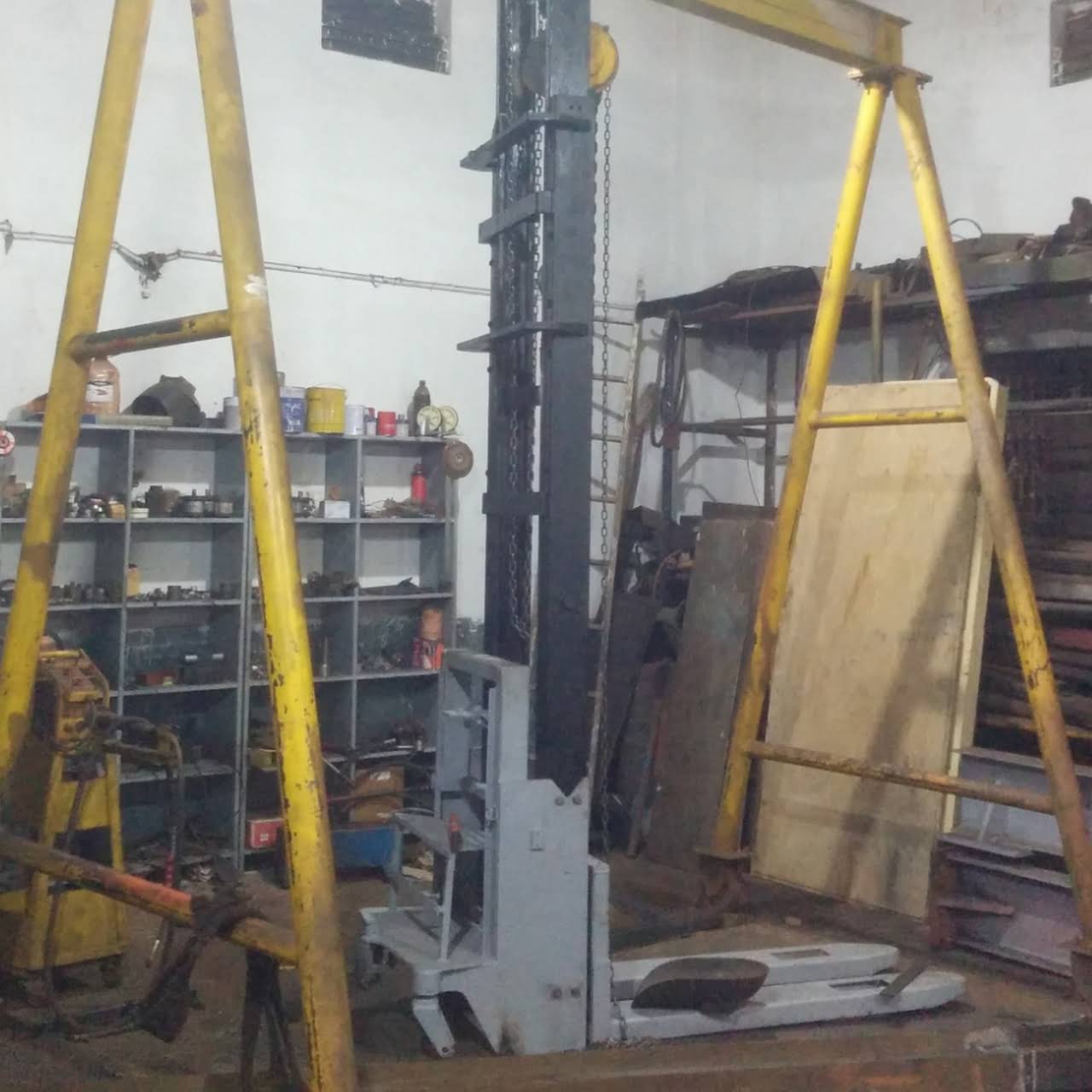 Hydraulic stacker