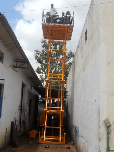 Scissor Lift Table for Unloading Motorcycles