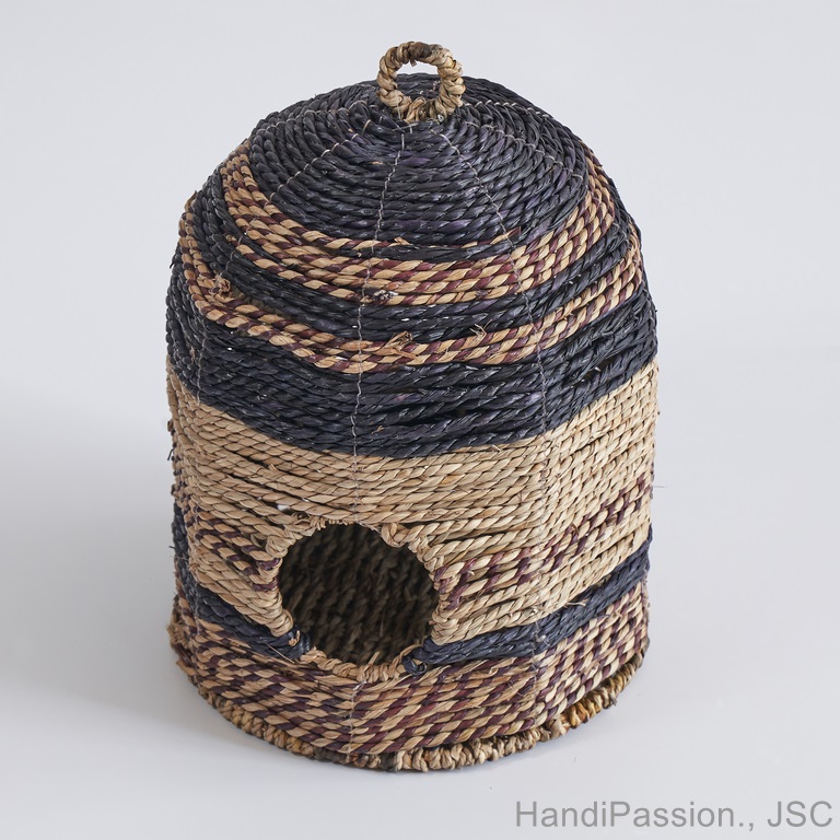 Patterned Seagrass Handwoven Lantern with Colored Yarn Wholesales  from HANDIPASSION - Vietnam Handicraft Manufacturer